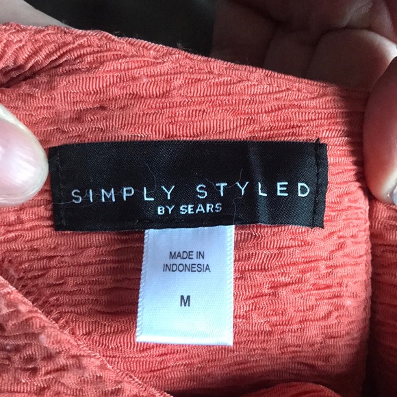 Lot of 5 medium women’s shirts. 5 for 25$ gently used. See pics for brands. - Picture 4 of 16